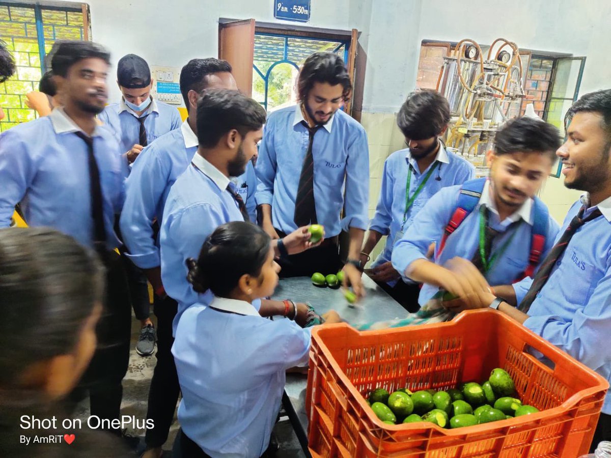 kevinjo97420615's tweet photo. Around,a number of 40 students are actively engaged in learning about these methods and techniques of various flavours of food processing.  These skills will surely be beneficial for the students in the long run and can be further put into practice. https://t.co/3H5UsH9giS