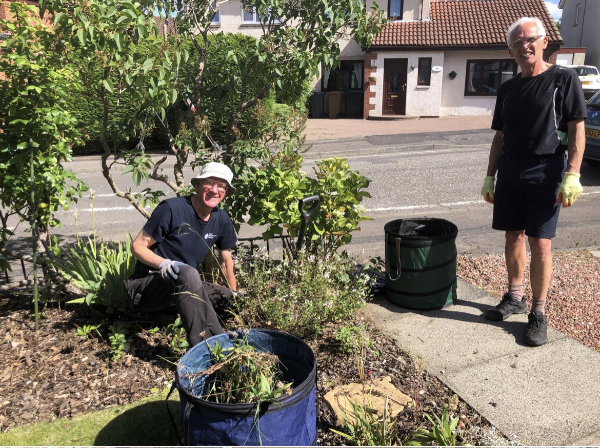 QueensferryCare's tweet photo. Another garden completed by our fabulous garden tidy volunteers. 

The garden tidy service is available to older people who would like a helping hand with their garden.

For more information contact Lorna on 0131 331 5570

#QCCC #CareForOlderPeople #queensferrycare https://t.co/bl3Vofmh9l