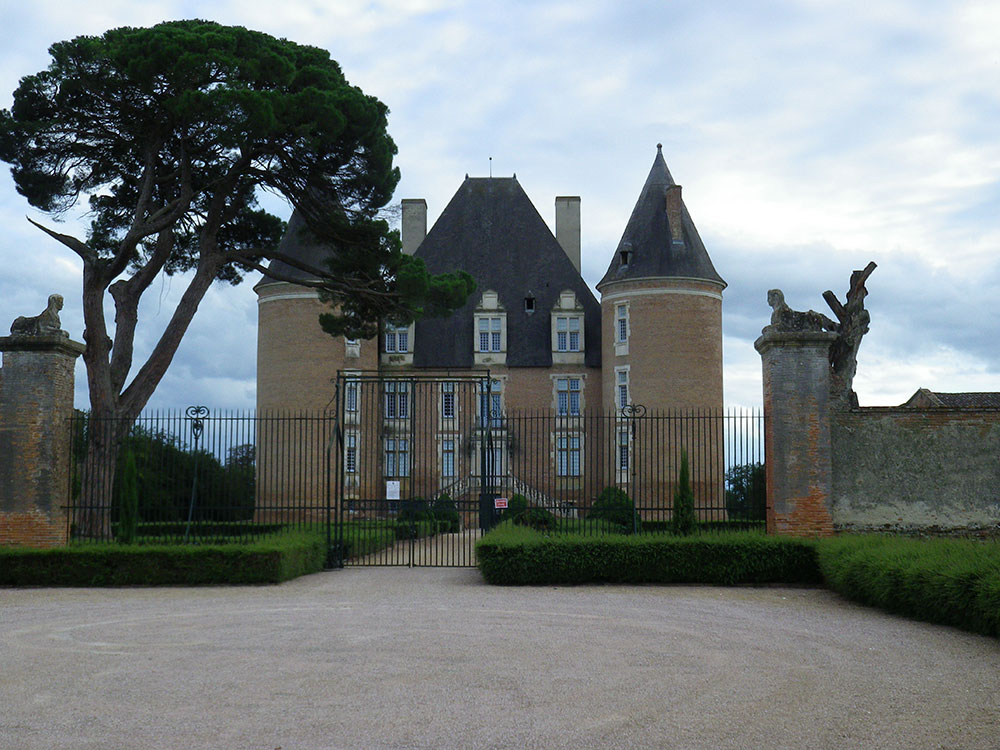 #châteaudeSaintElix #plusgrandcocudeFrance #Mmedemontespan #SaintElixleChâteau #HauteGaronne grandsudinsolite.fr/589-31-haute-g…