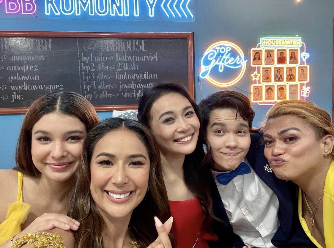 giembrace's tweet photo. i'm sure kuya is so proud of them

ANJI GOES TO ZAMBOANGA
#AnjiKCCMallTour
@anjisalvacion https://t.co/457kmHXs1U