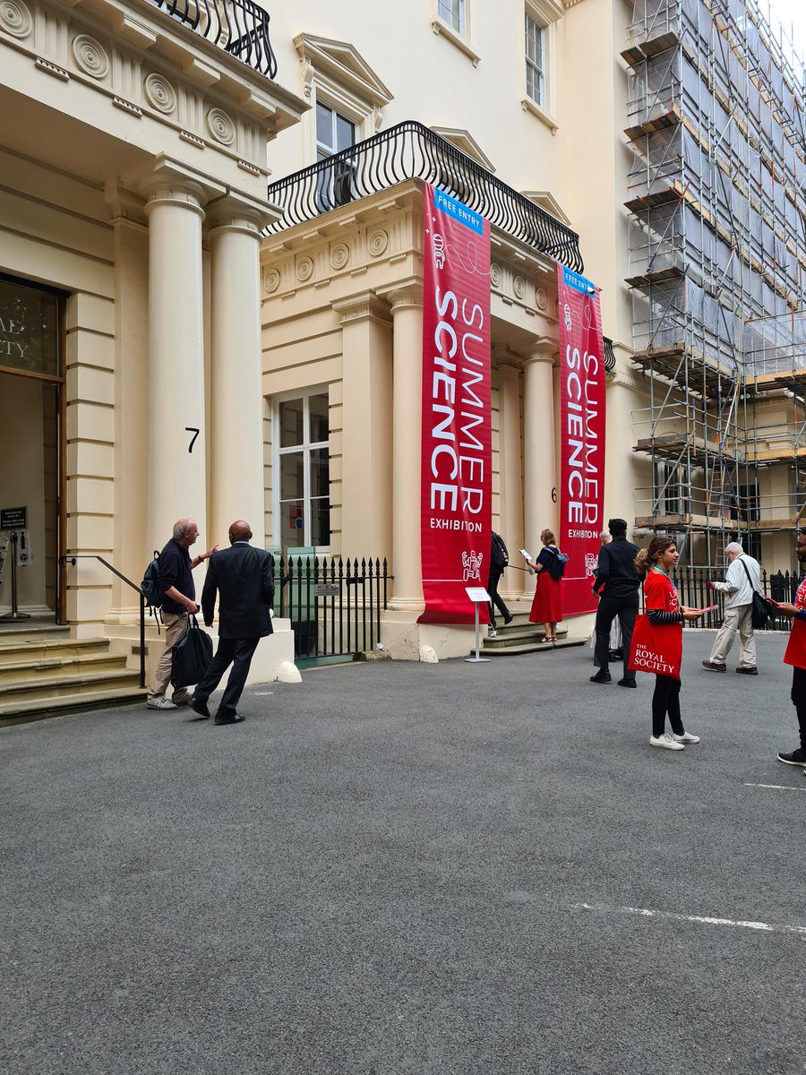 The team have been helping out at @royalsociety #SummerScience exhibition this week with our @Pirbright_Inst colleagues and are having great fun showing visitors how they can become #DiseaseDetectives and #BugBusters!