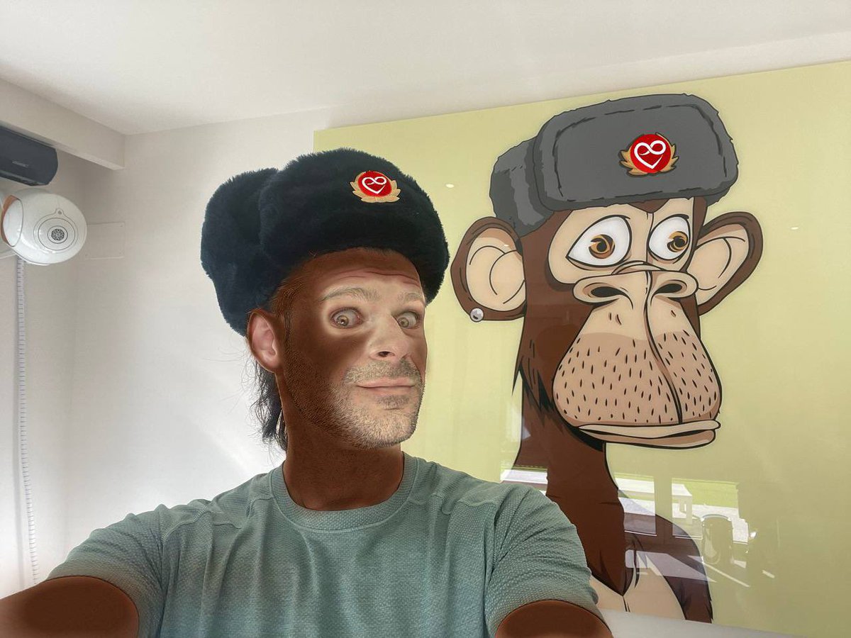 g13m's tweet image. This is my first ape @BoredApeYC and firsts cosplay! React if u want more frens 😂