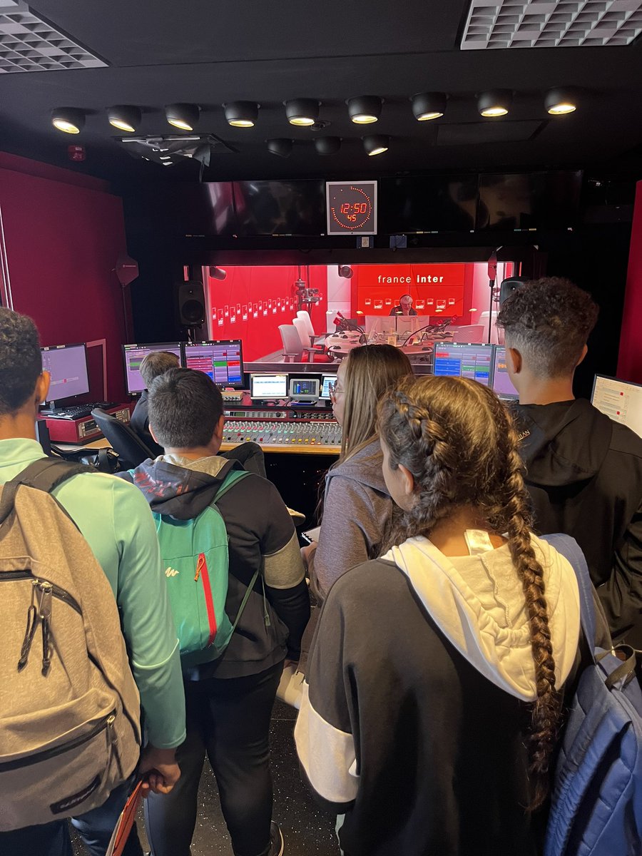 Une fin d’année ponctuée par ce voyage de 2j à Paris pour découvrir nombre de médias (Radio France, Premières lignes, Mediapart, TF1, BFM, Le Monde, Les Échos, AFP...) 
Un grand merci à l’ensemble des partenaires pour ce voyage, dont les élèves « se souviendront toute leur vie ».