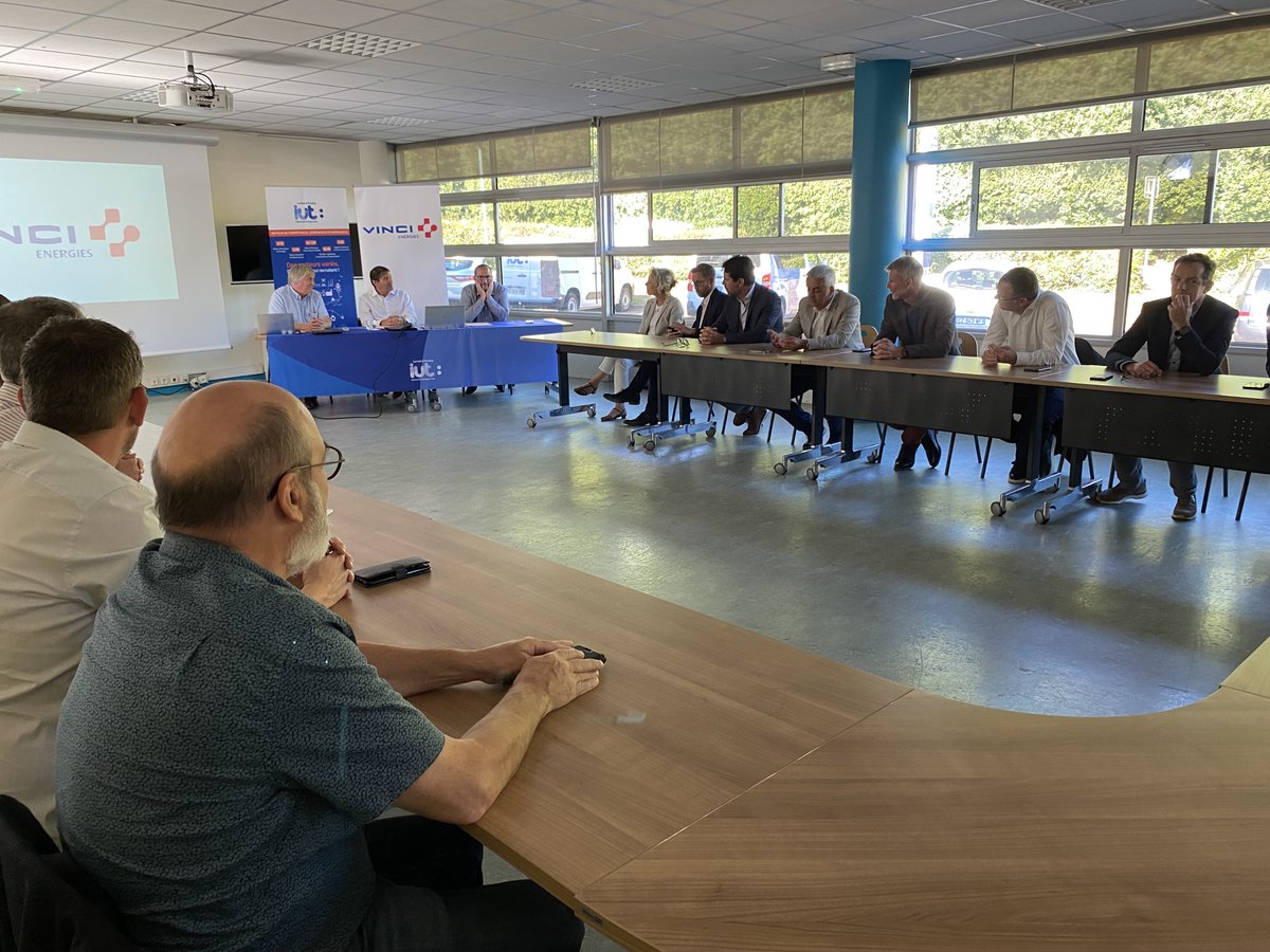 🚩Coup d'envoi du partenariat entre l'IUT et <a href="/VINCIEnergies/">VINCI Energies</a>
🎯Objectifs : Accompagner notre nouveau diplôme bac+3, renforcer la professionnalisation et faciliter les parcours sur le territoire breton.
vu.fr/lVKT