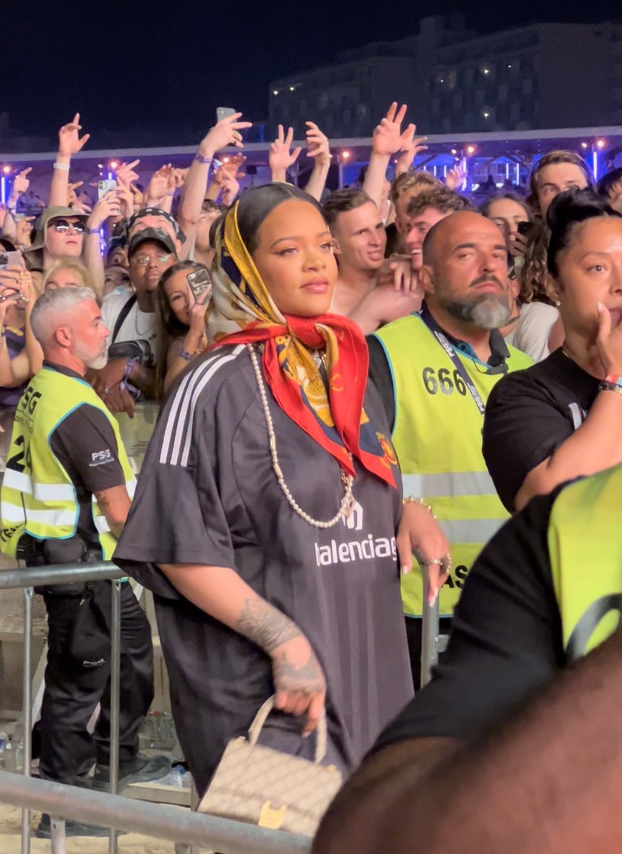 A RIHANNA ESTÁ MESMO EM PORTUGAL, EU VOU CHORAR
