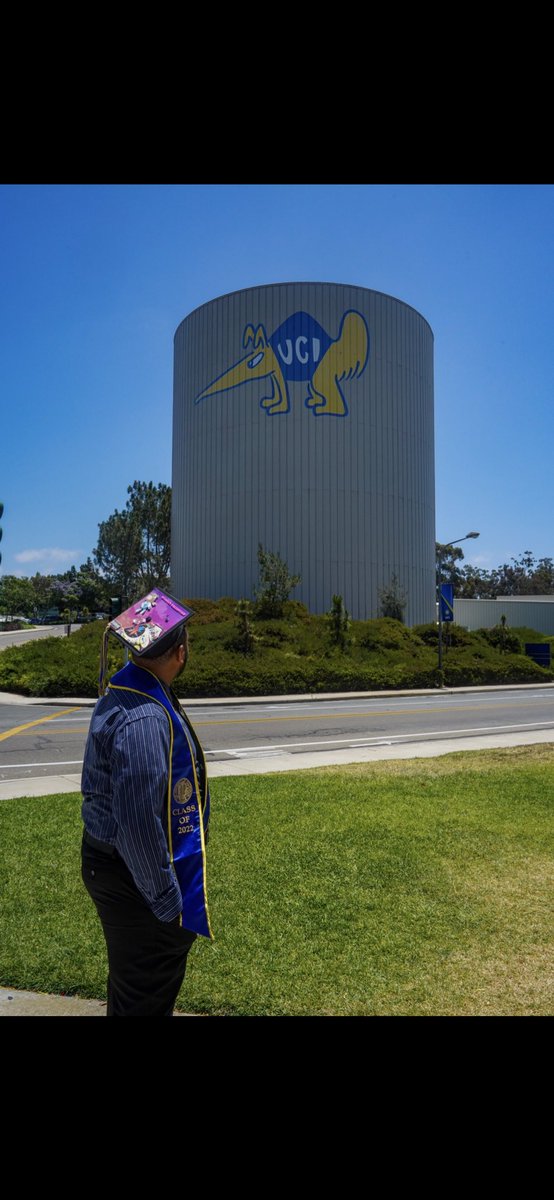 winisfam's tweet photo. The Struggle Made Me A Better Me -Graduation Day 🎓👨🏽‍🎓 💙💛🍾🙏🏼

#graduation #Classof2022  #capandgown #ucigrad  #cumlaude #blackgrad #bachelorsdegree https://t.co/KIymaNdEmp