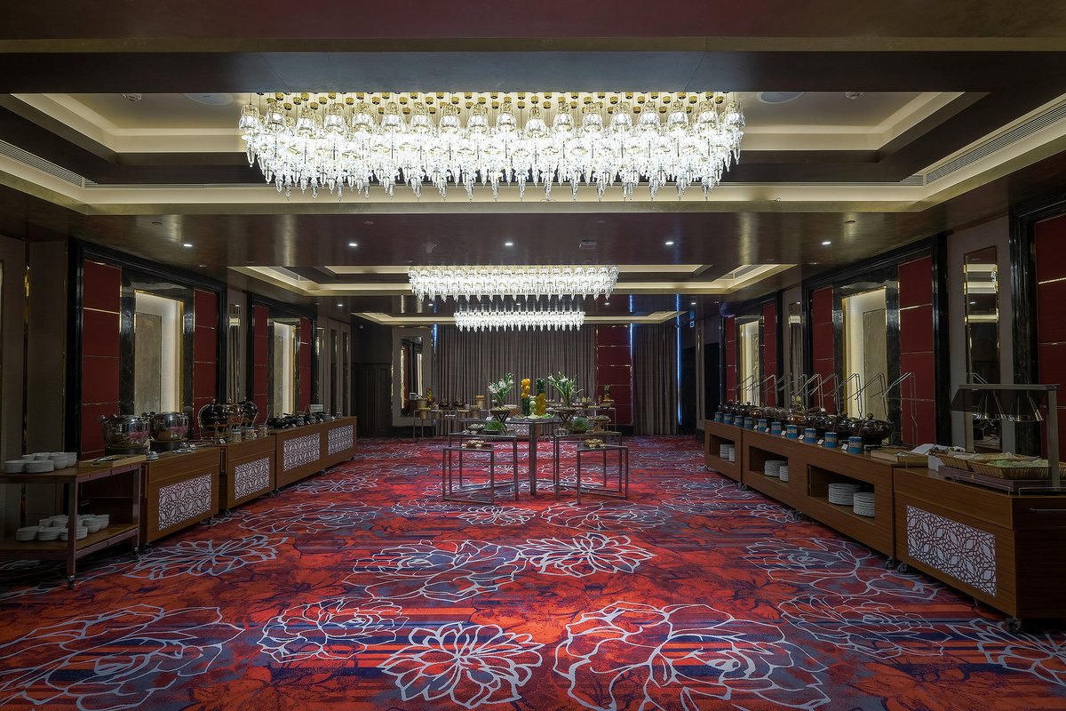 Lucentworldwide's tweet image. We, at @lucentworldwide, are proud to showcase our experiments with #lightandform at #ThePark #hotel at #Indore.  #Hospitality and #visualcomfort are on top on our #designapproach apart from #outoftheworldexperience for our clients and their guests.