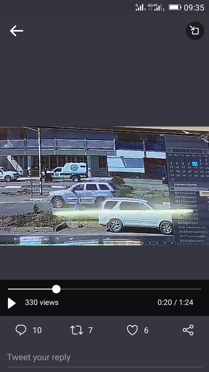 Teurai10's tweet photo. @larry_moyo The owner of this blue car no everything and the security guard  loitering around uyo https://t.co/REUNddn7BE