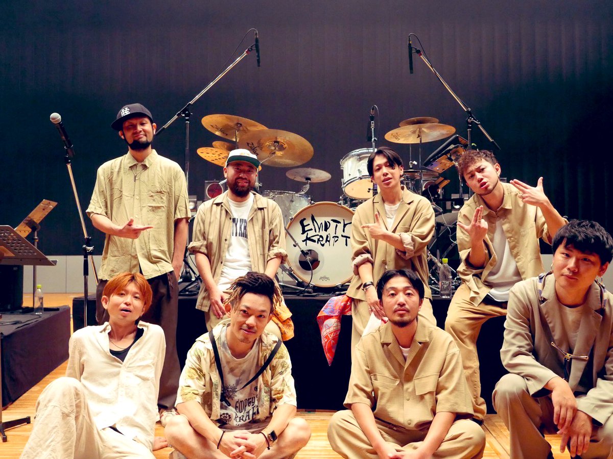 drums_atsushi's tweet photo. 久しぶりに芸術鑑賞教室での演奏でした。
いろいろとルールはあったけど、高校生の熱い元気を受け楽しくライブをし最高の時間でしたー!!
#emptykraft
#dancepaformance
#dancemusic
#芸術鑑賞教室 https://t.co/tU5wIUxjxx