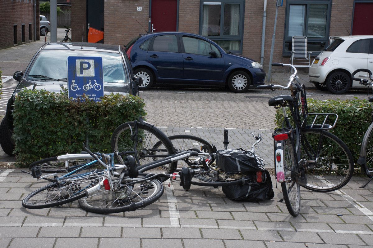 WillemsenEric's tweet photo. @cvinclusie Denk je nu echt dat de politiek zich daar druk om maakt? Al jaren niet op speciale plekken voor #invaliden handhaven bij oa het station in #weesp. En praat maar niet over de liften bij het station. Daar laat @ProRail zich nou niet van zijn beste kant zien. Gaat ook om MENSEN https://t.co/aMJj0AKCkl