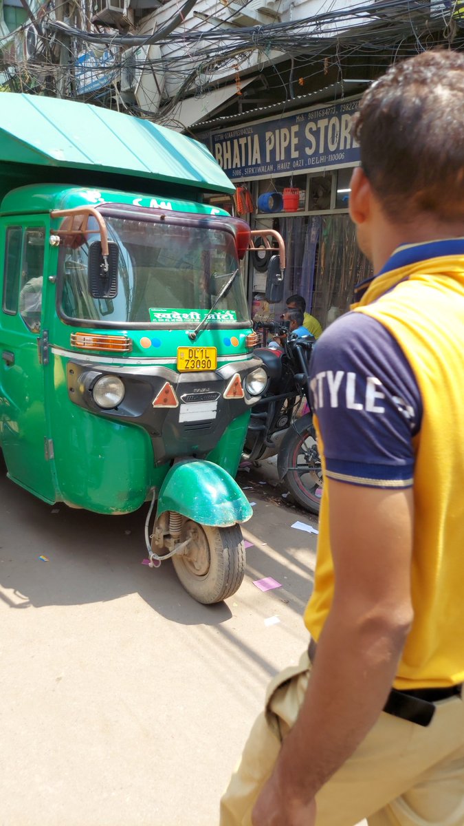 ArtistZahid's tweet photo. Houz qazi se lekar lalkuan tak full jam @dtptraffic https://t.co/jul8SEKWvZ
