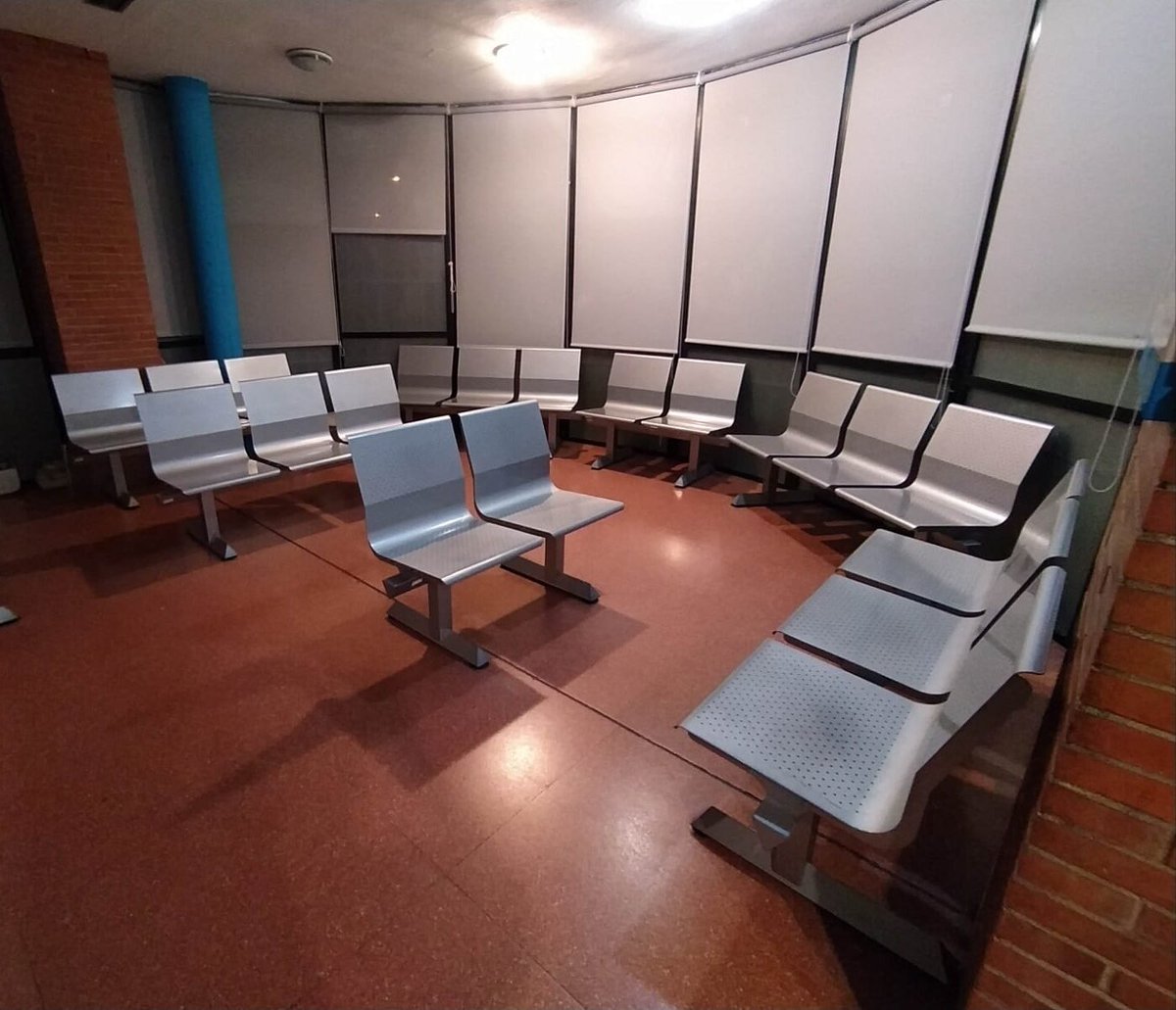 Urgenciaslapaz's tweet photo. #SUAPLasÁguilas 19.245 pacientes vistos en 2019. #EnriqueRuizEscudero:"no hay ningún recorte en la sanidad madrileña, este será el verano en el que el Sermas mantiene el mayor número de camas hospitalarias abiertas de su historia. " CAMAS EN PASILLOS de las #urgenciassaturadas https://t.co/jHAQnToYTO