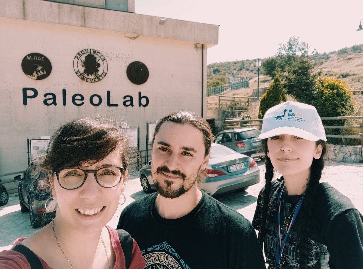 GRICA_UDC's tweet photo. It is #FossilFriday and one week ago our team of #VertebratePaleontology researchers had the privilege to visit the home of #Scipionyx, in #Pietraroja🦖🦕! A very interesting tour, thanks @EAVPalaeo for it! #EAVP2022 #PaleoLab #Cretaceous #Paleontology #OpenScience https://t.co/nkE7aS7agL