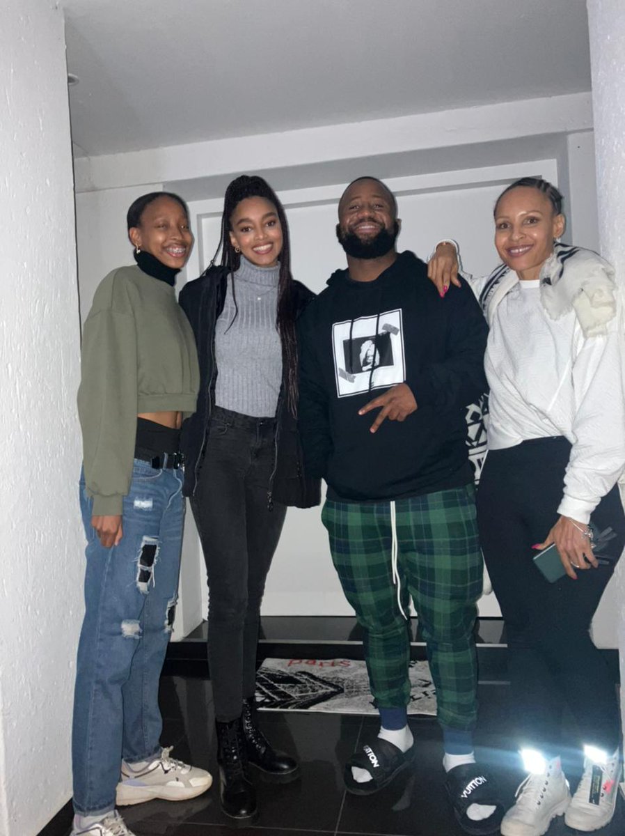Mangoedi-Kinder tweet media