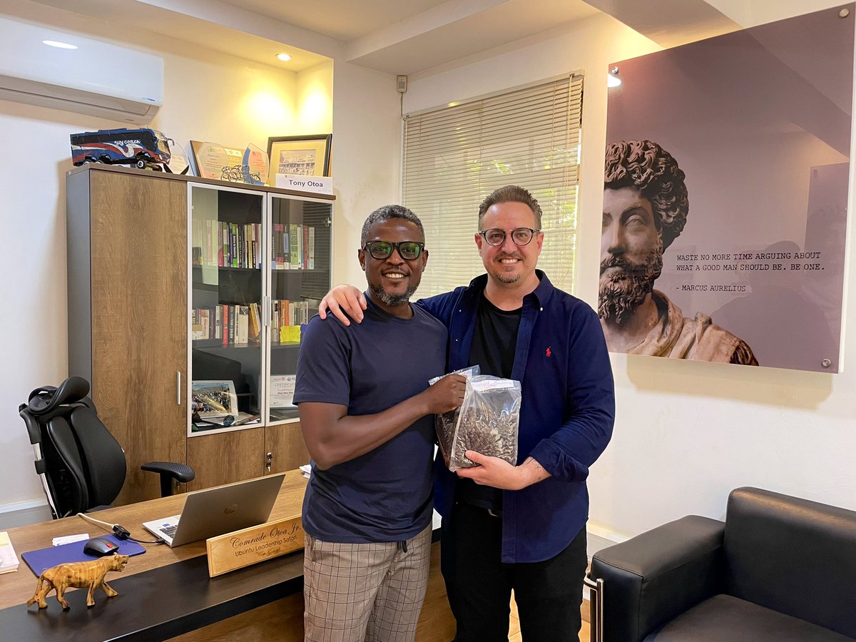 Got visited by my life coach Don Muller who is visiting Uganda for the first time. I had to make sure he takes home some Ugandan coffee. He is from the UK btw so as the ‘UK expert’ that I am, we also discussed the ‘democracy situation’ back home with #BorisJohnson gone. 🤣🤣