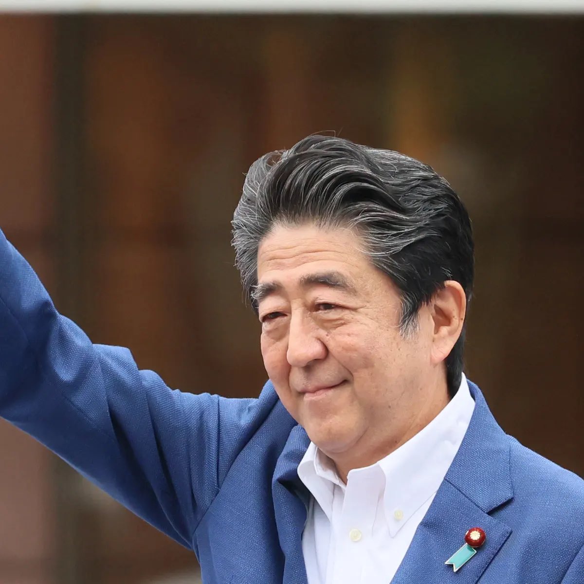 TVTSmedia's tweet photo. Pro Japan Nationalist Ex Prime minister #ShinzoAbe shot ,nearing death ,reportedly by shooter pretending to be photo journalist,using gun made to look like camera. International conspiracy might be behind it. https://t.co/j4hh6Z6IAt
