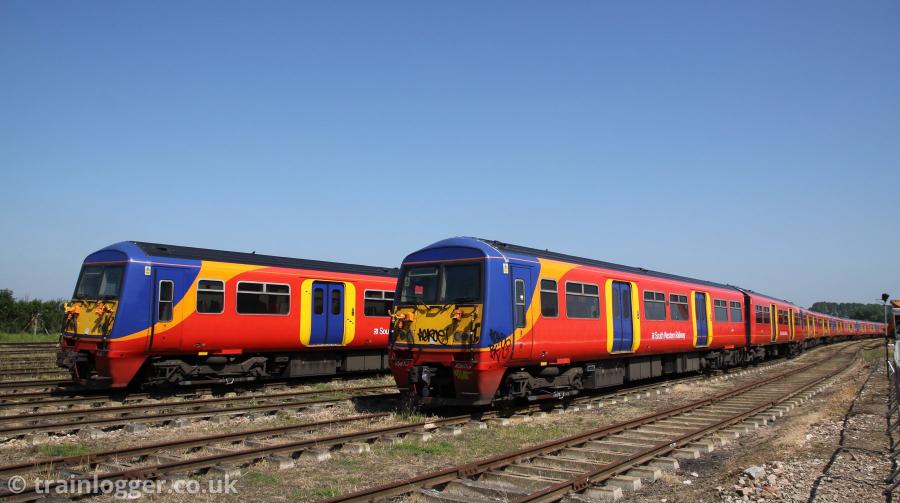 trainlogger's tweet photo. 22nd June 2022 at Long Marston - Rail Live 2022.
5736, 5726, 456021 and 456024.
456007 and 456011.
196005.
196010, 196106, 196011, 196109 and 196008.
#trainspotting #trains #class455 #class456 #class196
https://t.co/1rvGenkr7H #trainlogger https://t.co/mFI7ER8Lrv