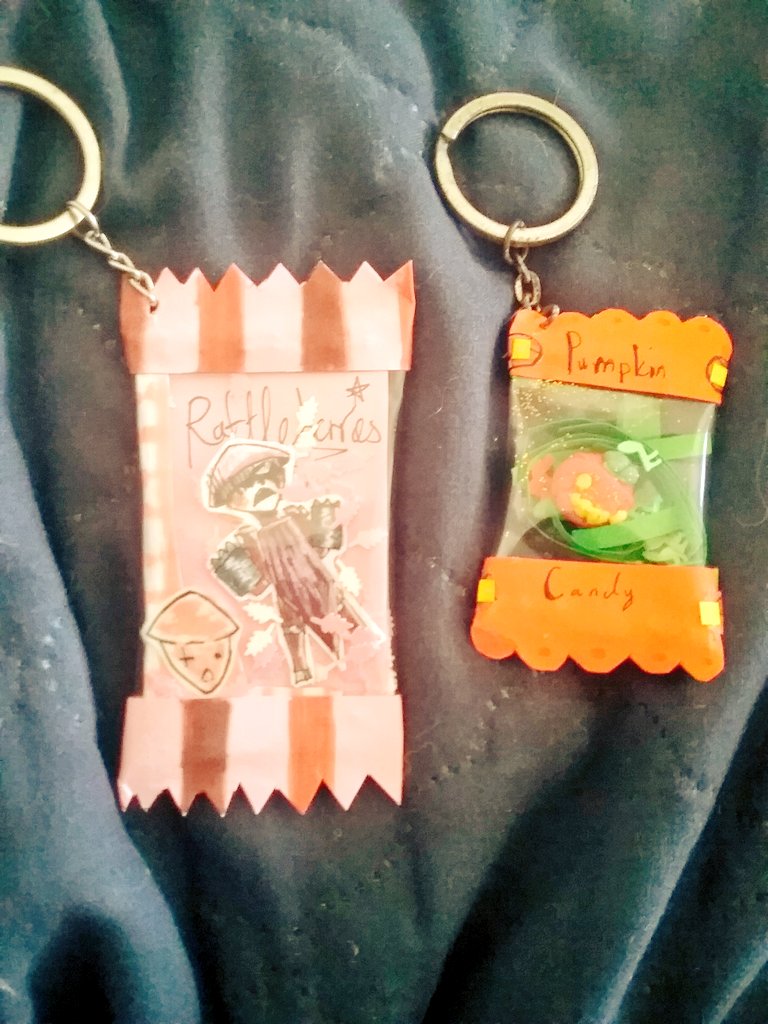 ChaoticScreechH's tweet photo. They shall be trapped.
(Also individual versions with no filter)
#zardysmaze #zardysmazerattler #pumpkincrawler #shakerkeychains #keychains https://t.co/a4H3ufCEqg