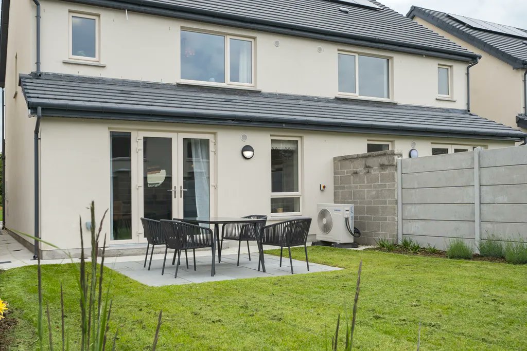 GlenveaghHomes's tweet photo. Our Belin Woods show village in Newbridge is now officially open! 2, 3 & 4 Bed Homes are now available to view through private appointment.
Register your interest now at https://t.co/Vm035m686Y. #Glenveagh #HomeoftheNew #Property #Realestate #NewHomes #BelinWoods #Newbridge https://t.co/kgc1kwC86d