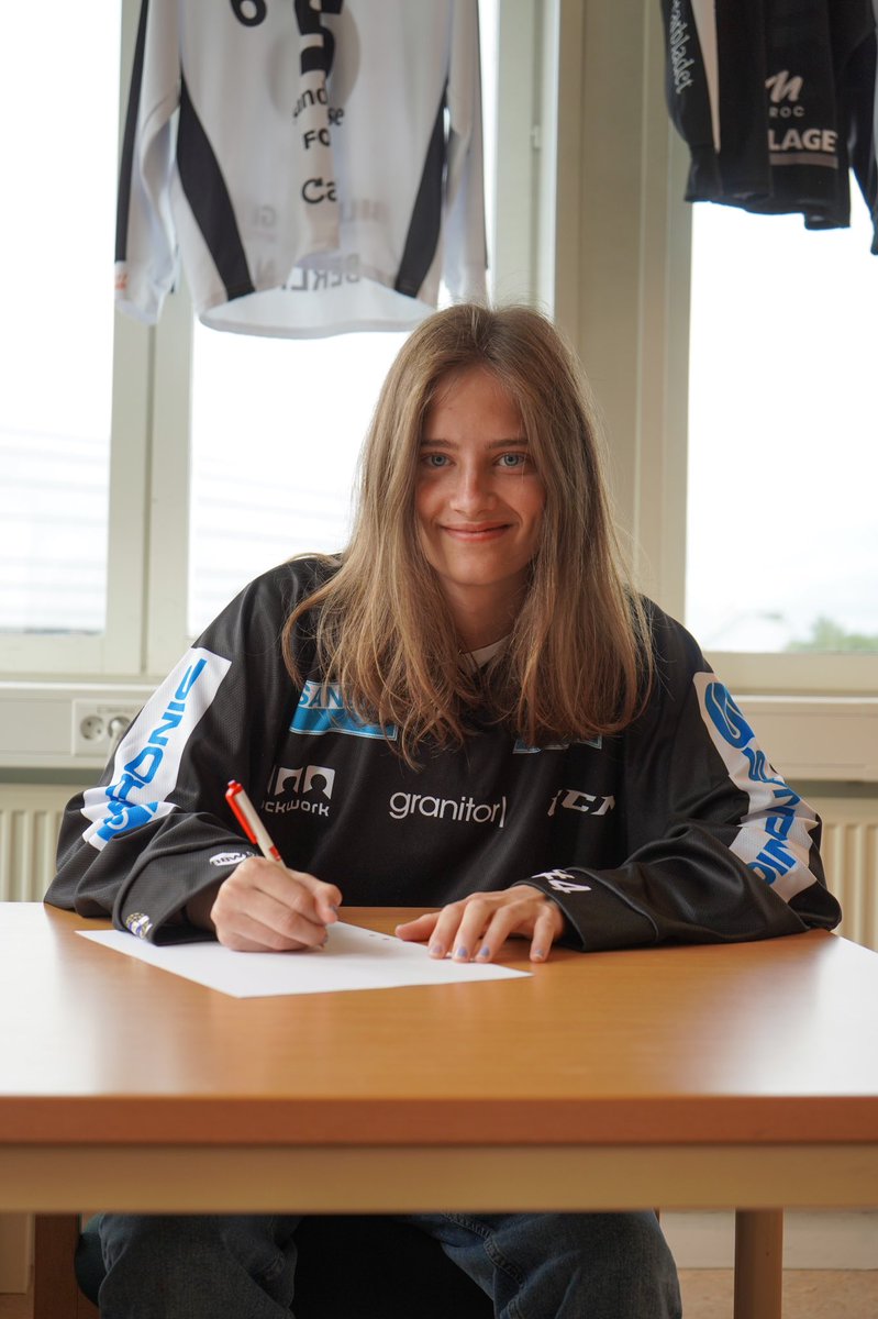 Here We Go! Försvararen Elin Almkvist senast i Skutskärs IF är nästa spelare att ansluta till SAIK Bandy👊

Varmt välkommen, Elin Almkvist!👋

#SAIK #sandviken