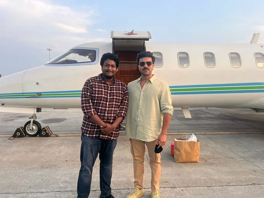 FilmyFocus's tweet photo. Unseen Pics of Mega Power Star #RamCharan &amp; #Rhyme with #Satya 🐶 

#RamCharan #RC15 @AlwaysRamCharan #Charan  #Tollywood #FilmyFocus https://t.co/GbWagCC482