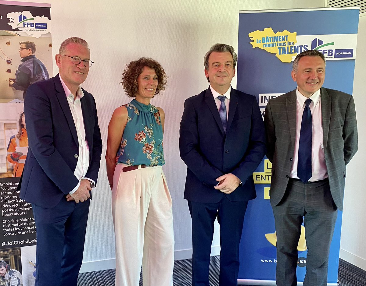 OSalleron's tweet photo. Super AG @FFBMorbihan en Centre Bretagne avec la réélection de Me la Pdte @LepriolML et intervention Pdt de la @FRB_Bretagne @StephaneLeTeuff avec Olivier Torrès ‘entreprendre est t’il bon pour la santé ?’ 👏👏👏 https://t.co/kXyvWVjkep