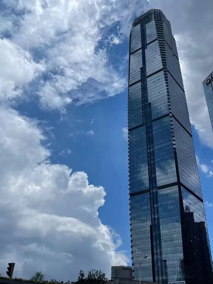 2mDM4d2T's tweet photo. 我闺蜜问我0731小哥哥多还是胡桃里呢，我要不要介绍我闺蜜上蓝鸟呀~~ https://t.co/WQ0xDffeaa