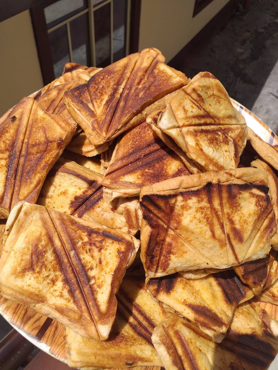 chefdujure's tweet photo. @DanielRegha @Frank1JB Please guys patronize our Toasted bread. We deliver everywhere in Nigeria 
Send us a DM/CALL/WHATSAPP 
Fish/Beef Toast = N200
Plain Toast =N150
Chicken Toast=N250
RT!
God bless you!!! https://t.co/tjyFmF6C2g