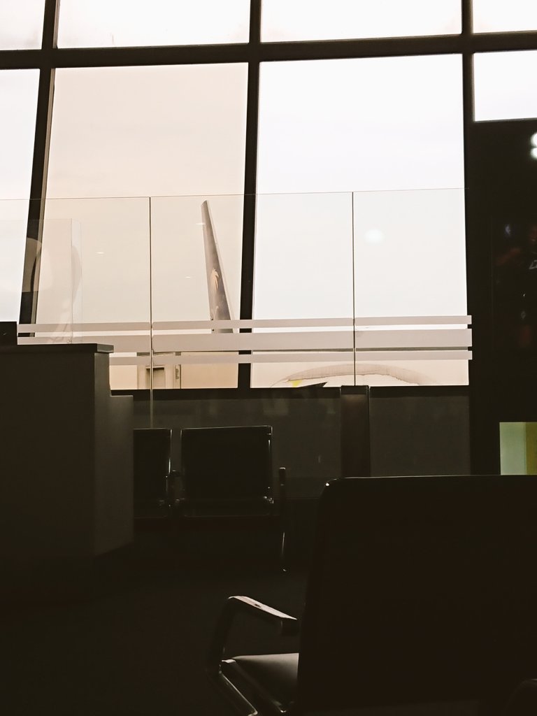 Margyan0626's tweet photo. #Travel back to reality
#waiting sa boarding gate
Back to normal na!!!! 🎉 https://t.co/fAZJnoebnH