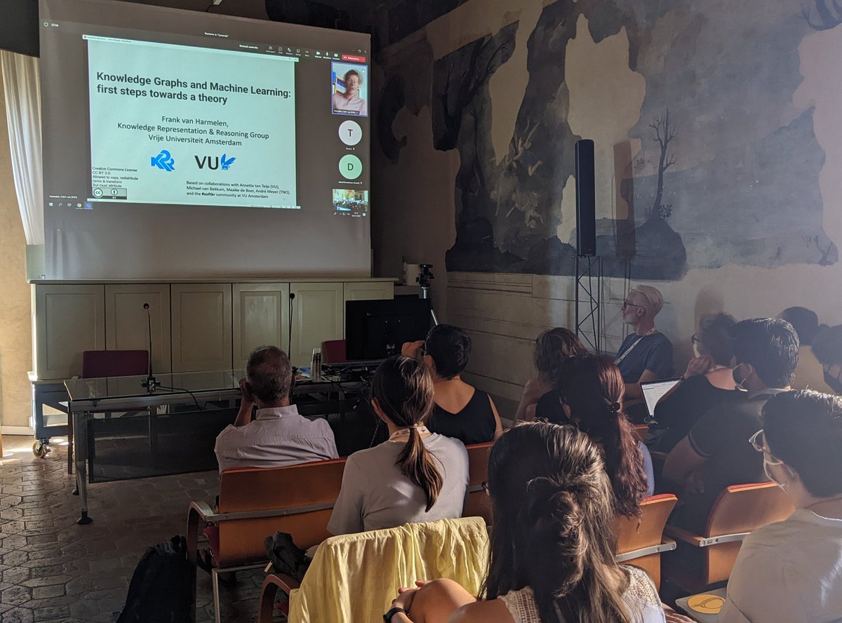 isws_semweb's tweet image. Our one and only Frank van Harmelen now presents his keynote on Knowledge Graphs and Machine Learning. Thank you @FrankVanHarmele for being part of #isws2022