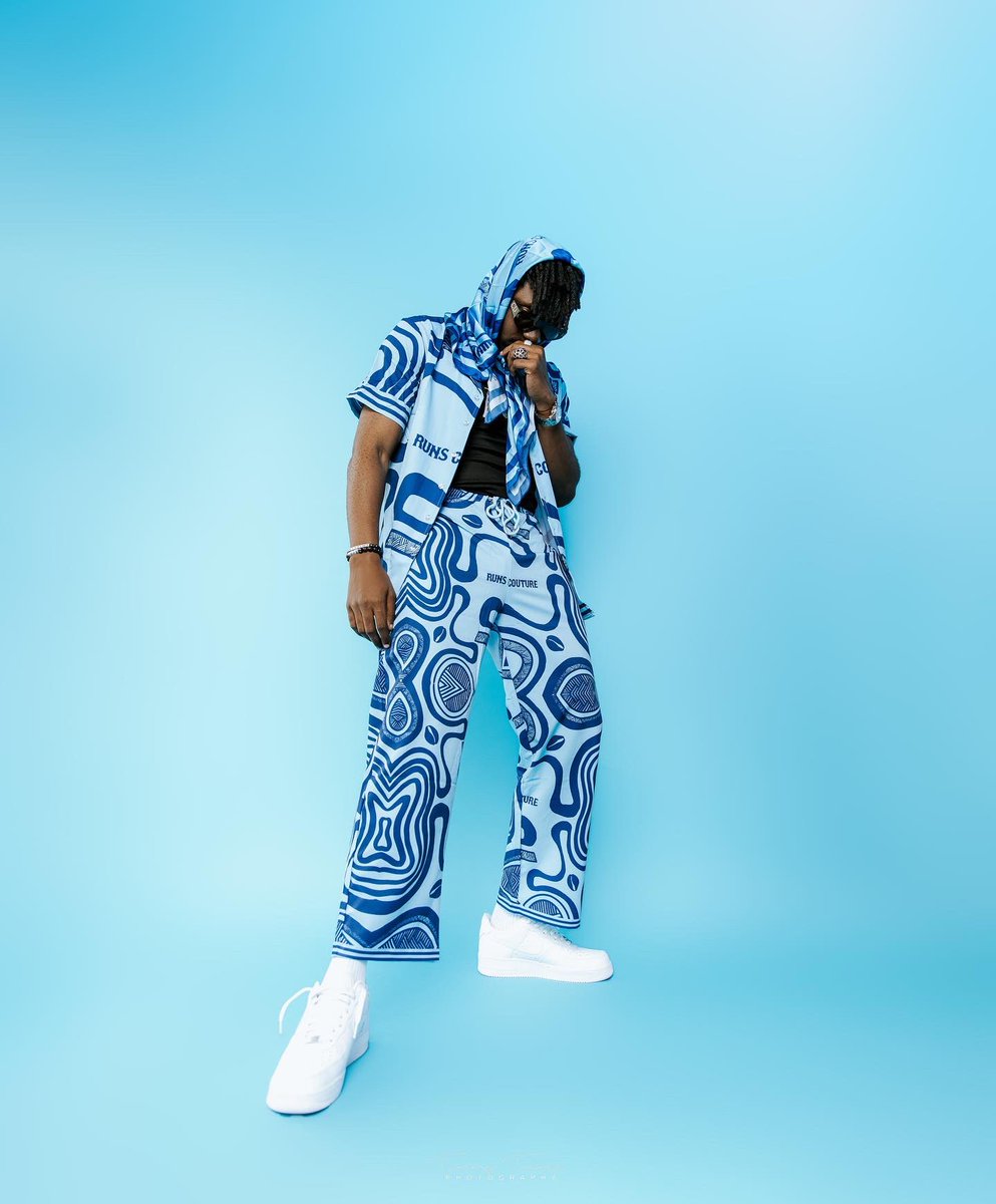 StanleyEnow's tweet photo. SKY PRIORITY 💦💦🚀🚀🔥🔥
#TouchOfBlue
#Parapariparo 
July 15th video drops

Photographer- @temmyturner_photo 
Creative Director- @visionsofk 
Assistant CD- @aggie_hair 
Look 1 stylist- @styledbyruns @runscouture 
Bts- @romannumeral3 
Location📍- @IOSpaces https://t.co/p9X3lGirzo