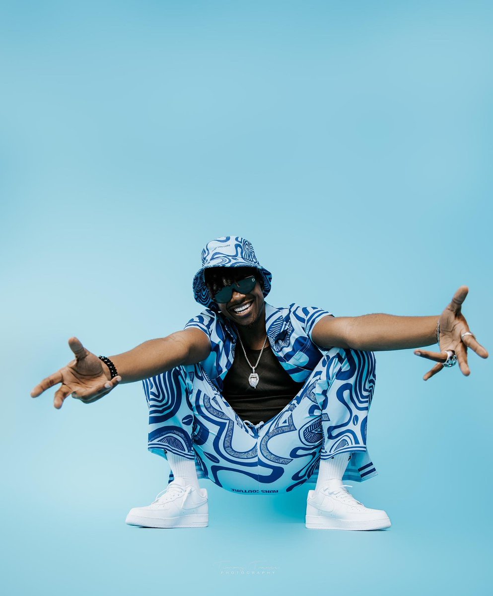 StanleyEnow's tweet photo. SKY PRIORITY 💦💦🚀🚀🔥🔥
#TouchOfBlue
#Parapariparo 
July 15th video drops

Photographer- @temmyturner_photo 
Creative Director- @visionsofk 
Assistant CD- @aggie_hair 
Look 1 stylist- @styledbyruns @runscouture 
Bts- @romannumeral3 
Location📍- @IOSpaces https://t.co/p9X3lGirzo