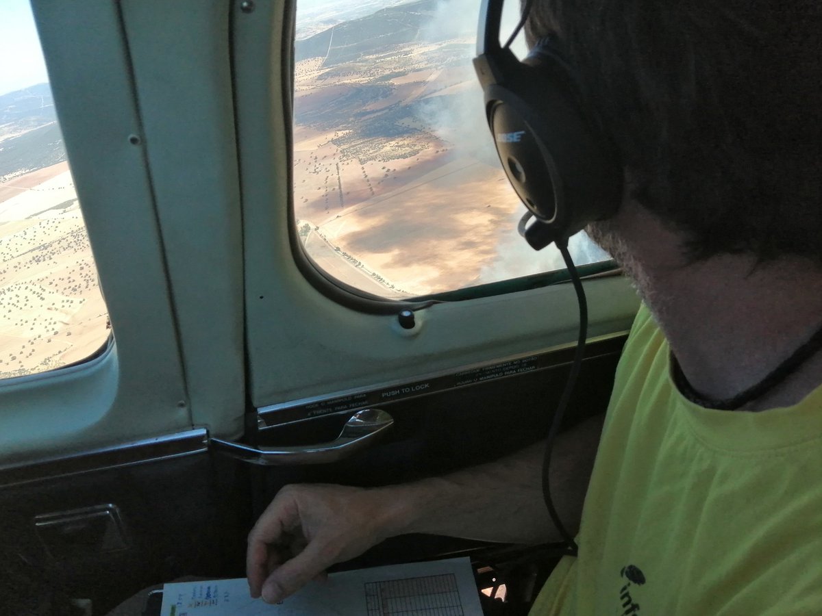 JA_Reyes_TI's tweet photo. Seguiridad de las operaciones aéreas, detección rápida de cambios en el comportamiento de los #IIFF, apoyo al que necesite que seamos sus 👀 desde arriba y mucho más!!Ahí siempre estaremos! 🔥🚁🛩️ #ACOM1 #ACOM2 #bbff #TIF_Geacam https://t.co/XsjvQlBhz3