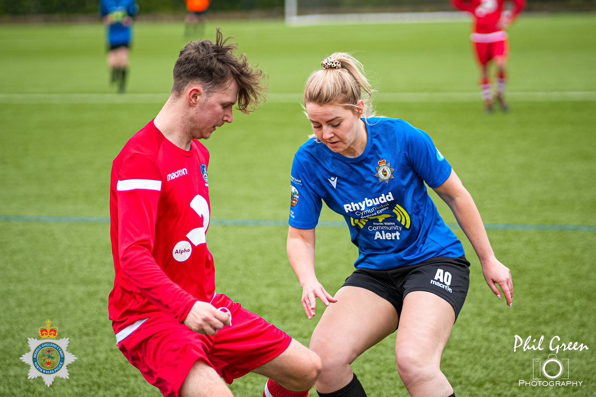 “Football’s a game for everyone and we believe it has the power to bring people closer together.” 

Here at @wrexhampolicefc we field a mixed gender team as we’re #OneTeam  

#NotHerProblem  @HerGameToo @GirlsontheBall @Lionesses @FvHCymru @ELFCFans @WrexhamAFCWomen @EE @EITC