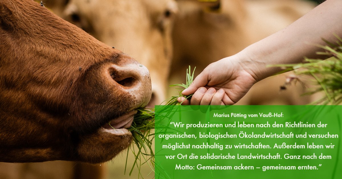 Biohoefe's tweet photo. Die Hofgemeinschaft um Betriebsleiter Marius &amp; Anja Pötting bewirtschaftet den #Demonstrationsbetrieb @vausshof seit 2007 ökologisch. Neben der Mutterkuh- und Legehennenhaltung mit Bruderhahnaufzucht ist auch Bildungsarbeit ein zentrales Anliegen auf dem SoLaWi-Betrieb
#bio #bmel https://t.co/w98Qtl3mka