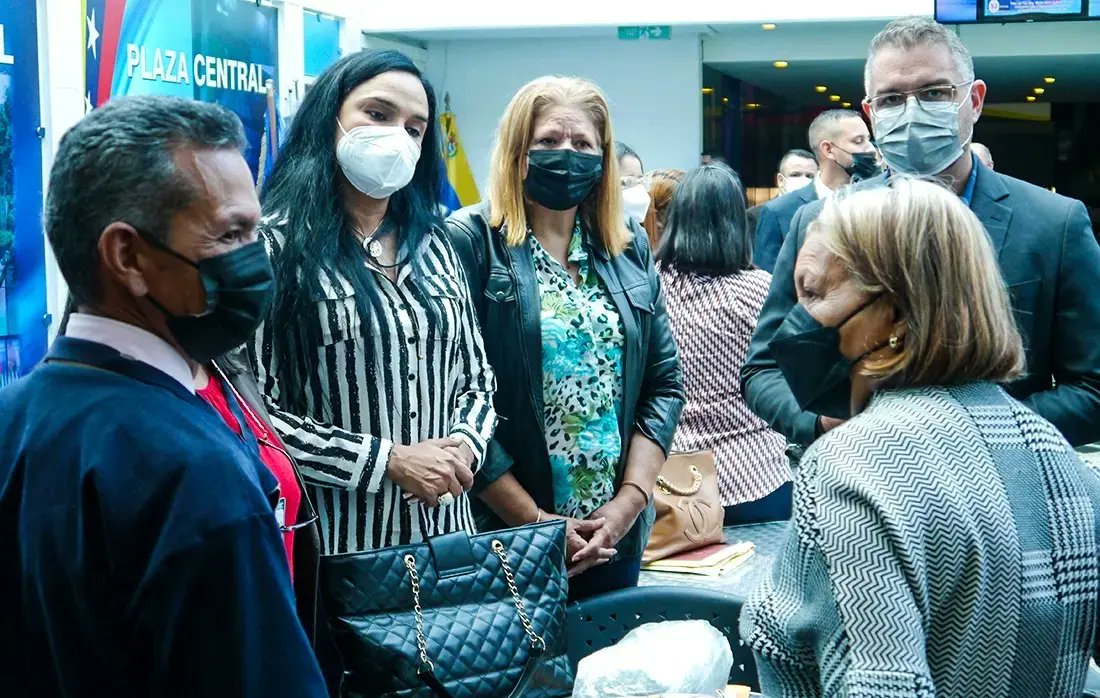 gladysrequena's tweet photo. Recibiendo a las Inspectoras e Inspectores de Tribunales del país.

Este viernes tendremos un Encuentro Nacional en la ciudad de Caracas. https://t.co/XTGDF1Zpra