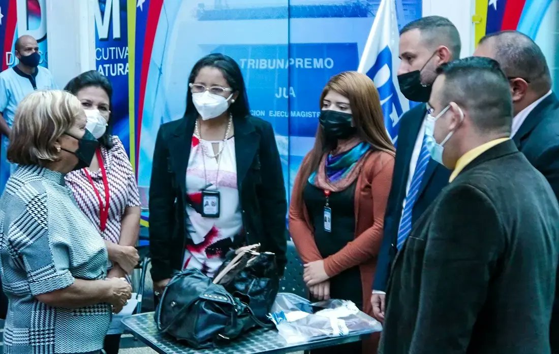 gladysrequena's tweet photo. Recibiendo a las Inspectoras e Inspectores de Tribunales del país.

Este viernes tendremos un Encuentro Nacional en la ciudad de Caracas. https://t.co/XTGDF1Zpra