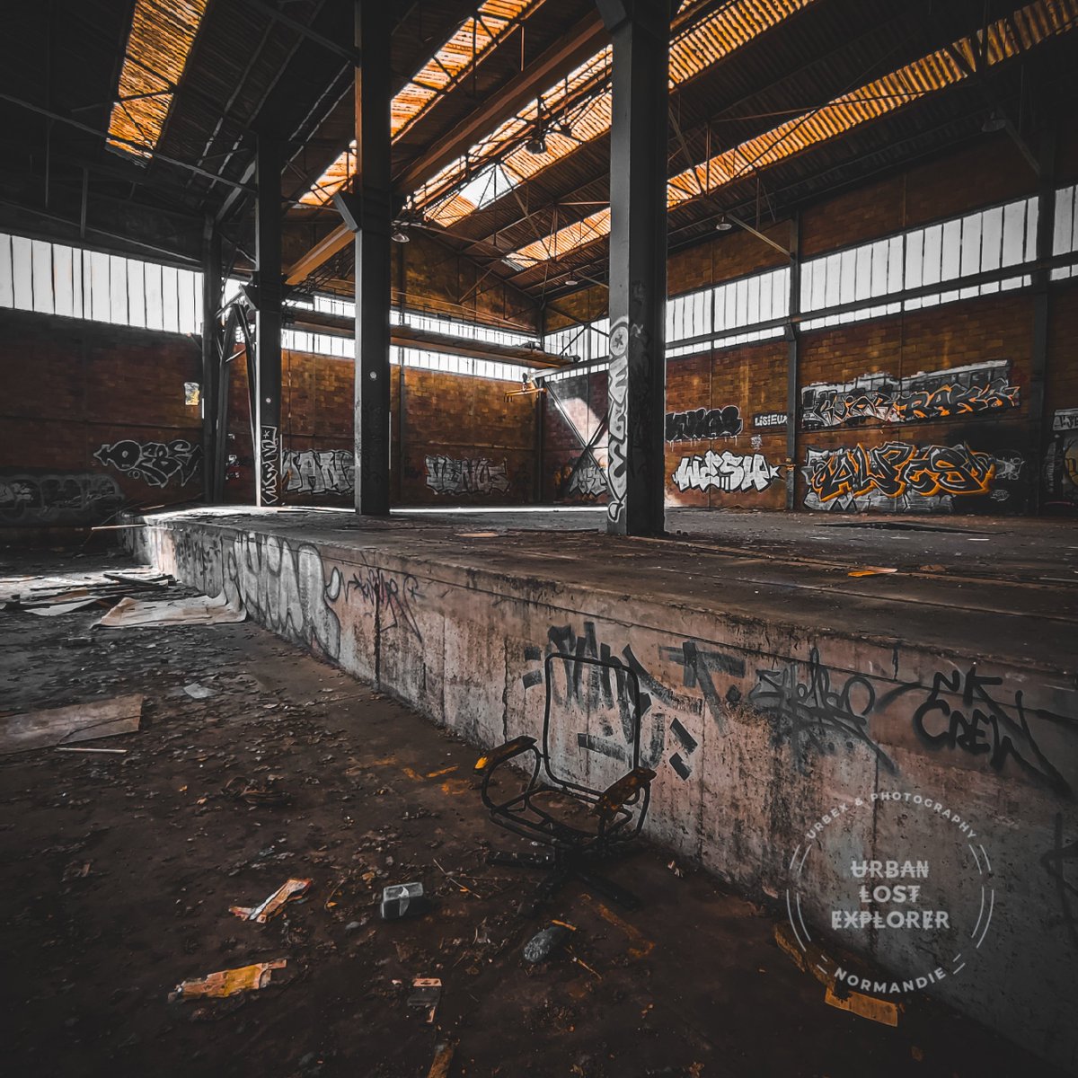 UrbanLostExplor's tweet photo. 🚸🏴‍☠️ Industrial wasteland • 
➖➖➖➖➖➖➖➖➖➖
https://t.co/EuygqFZHgS

#factory #wasteland #forgottenplaces #hiddenplaces #abandonedafterdark
#urbex #urbexphotography #urbexfrance #urbanexploration #_passion_urbex_ #urbexworld #lostplaces #abandonedplaces #decay #urbandecay https://t.co/90Z9rRkecO
