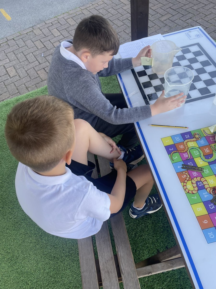 Thorpepark_Hull's tweet photo. Year 3 are consolidating their knowledge of capacity with some practical estimating and measuring in the sunshine ☀️ #y3maths @STEMLearningUK #outdoorlearning #y3measurement https://t.co/tagkF9bH7f