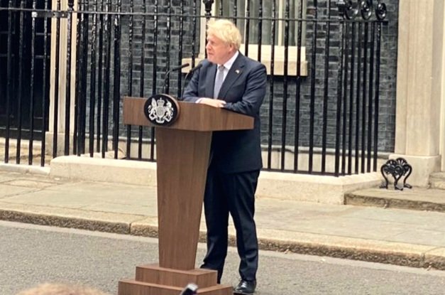 MythomaniacsUK's tweet photo. BJ's pre-resignation speech will only be surpassed by his actual resignation speech, if that ever happens.
#BorisJohnson #GoneButNotGone #StillInNumber10 https://t.co/rqLYJxSTDT
