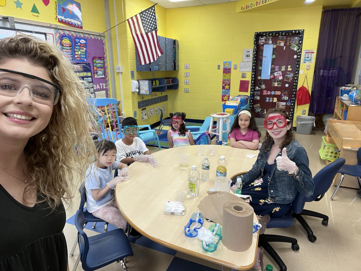 Scientist smiles🤩🧪🧬🥽🧑‍🔬👩‍🔬