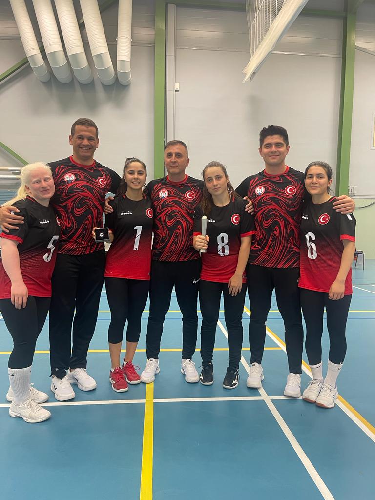 EskisehirMem's tweet photo. Avrupa genç kadınlar Goalball turnuvasında Türk Kadın Milli Takımı finalde İsrail’i 11-1 yenerek Avrupa Şampiyonu oldu👏Sporcuları, takım antrenörü TOKİ Şehit İkram Cirit Anadolu Lisesi Beden Eğitimi Öğretmeni Barış Keskin’i ve teknik ekibi kutluyoruz.
🎉🎊

@tcmeb @pervin_tore https://t.co/t8gHJPtiq0
