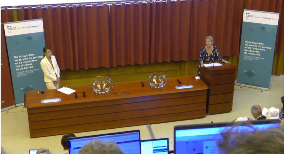 INRAE (@inrae_france) on Twitter photo 📣 Lancement de #RechercheDataGouv
🗣️Carole Caranta, Directrice Science & Innovation
"Nous avons pu relever - avec nos partenaires - ce défi de rendre accessible <a href="/recherchedatagv/">Recherche Data Gouv</a> en moins d’un an grâce à l’expertise acquise avec Data INRAE"
Nos engagements url.inrae.fr/3FR60o0 📣 Lancement de #RechercheDataGouv
🗣️Carole Caranta, Directrice Science & Innovation
"Nous avons pu relever - avec nos partenaires - ce défi de rendre accessible <a href="/recherchedatagv/">Recherche Data Gouv</a> en moins d’un an grâce à l’expertise acquise avec Data INRAE"
Nos engagements url.inrae.fr/3FR60o0