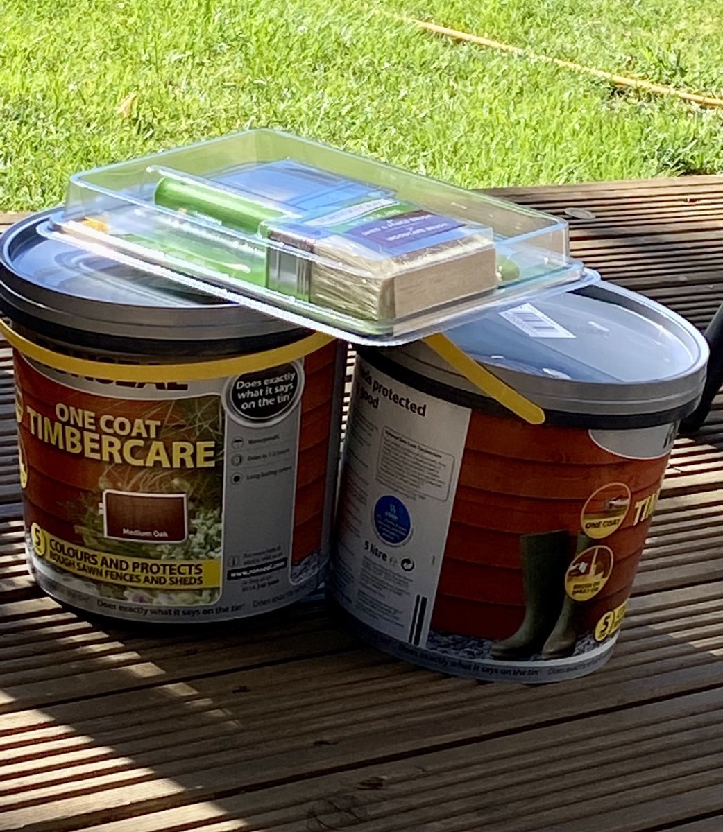 richnotts1's tweet image. Pray for Rich - 24 degrees at 9.30am - #FridayFeeling Staining in the garden 🪴 😬 Have a great day all - deffo 🍺 later #ronseal