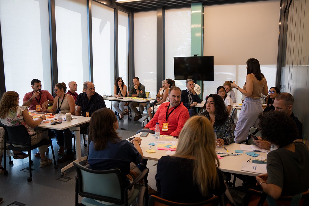 LaNaveMadrid's tweet photo. 🍎🎓 Momentos de Always Learning Day 2022 de @netmind_es

Una gran jornada que tuvimos en La Nave para compartir experiencia y conocimientos sobre nuevos modelos de #aprendizaje con grandes empresas y expertos.

¡Gracias por venir!  #ALDay https://t.co/mY4p45GxZp