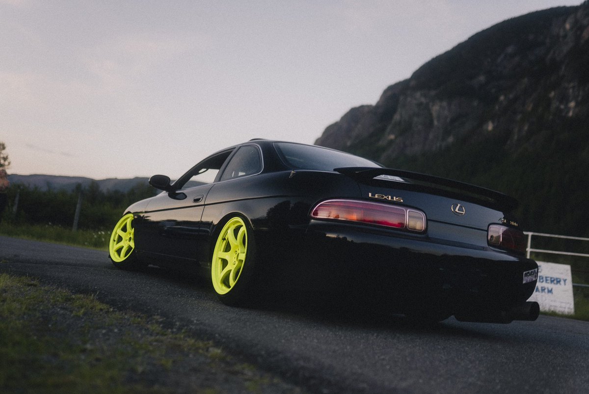 kawaiiskid's tweet photo. My friend Colton took these pictures of my car and I’m still in shock https://t.co/urRnSrrwTs