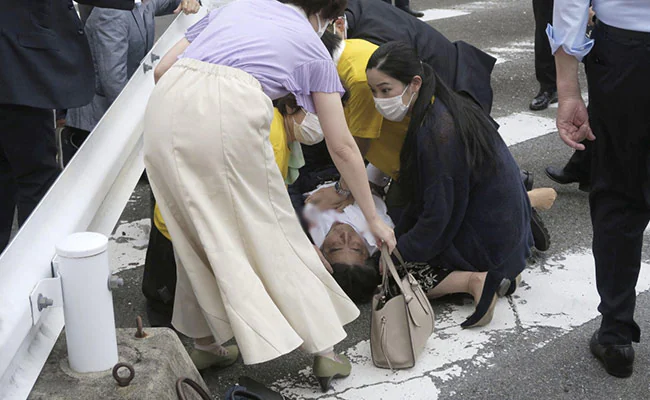 ndtv's tweet photo. 🔴 #BREAKING | Japanese former Prime Minister Shinzo Abe dies after being shot while campaigning: news agency AFP quoting local media https://t.co/8pL4Fr5y1y https://t.co/RJ8VWrI3hT