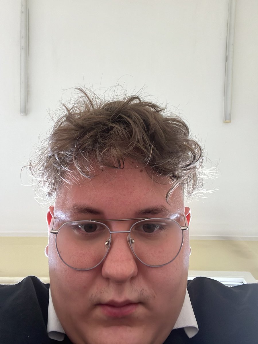 Siedzę 5 godzinę w kolejce do lekarza pracy tak zaraz mnie pojebie