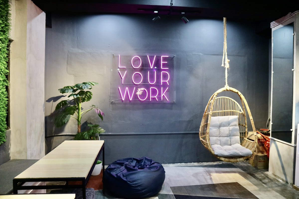 nagacitydeck's tweet photo. Affordable #coworkingspace in #NagaCity is all u need esp during brownouts &amp; internet outage or just when u need a change of atmosphere for work. #KeehiveCoWorkingSpace 3rd Flr Phoenician Bldg, Panganiban Drive 

ConferenceRoom, hot desks and Cubicles available! Plus free ☕️ https://t.co/ogHZWK3XTn