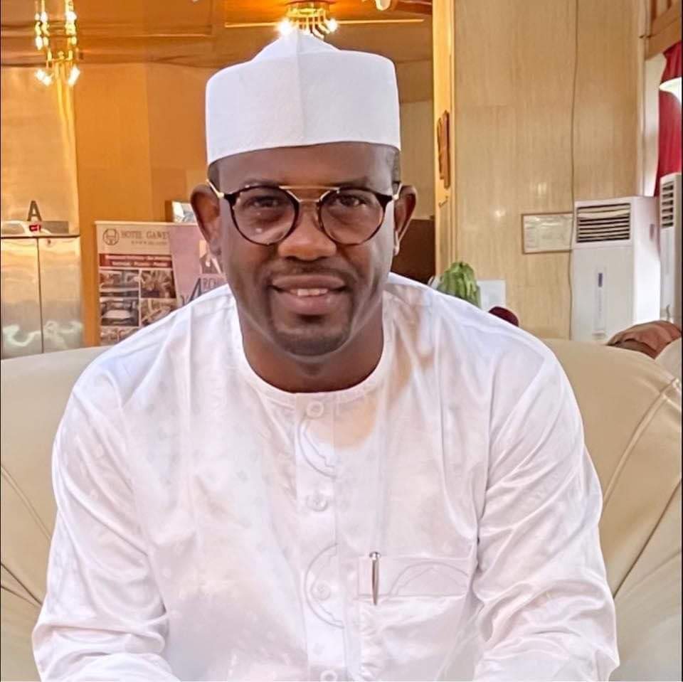 hassanal_Prof's tweet photo. Voici votre DG qui a voulu sortir du pays avec nos sous.
On l'appelle ELHADJ BINEYE EMMA. Il est le DG de la #Sonacim.
Que la justice se saisisse https://t.co/RoOpIr8oy6